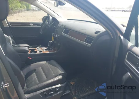 2016 Volkswagen Touareg Vr6 Lux z USA, uszkodzony, nr VIN WVGEF9BP7GD011255